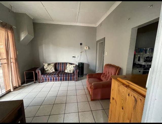 3 BEDROOM HOUSE FOR SALE IN FLORENTIA